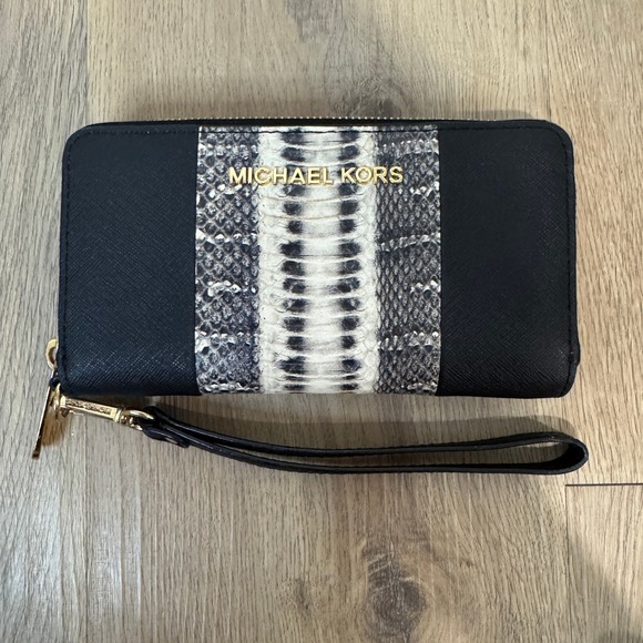 Michael Kors Jet Set Travel Wristlet Wallet Black Snakeskin Print Clutch Purse - Picture 1 of 6